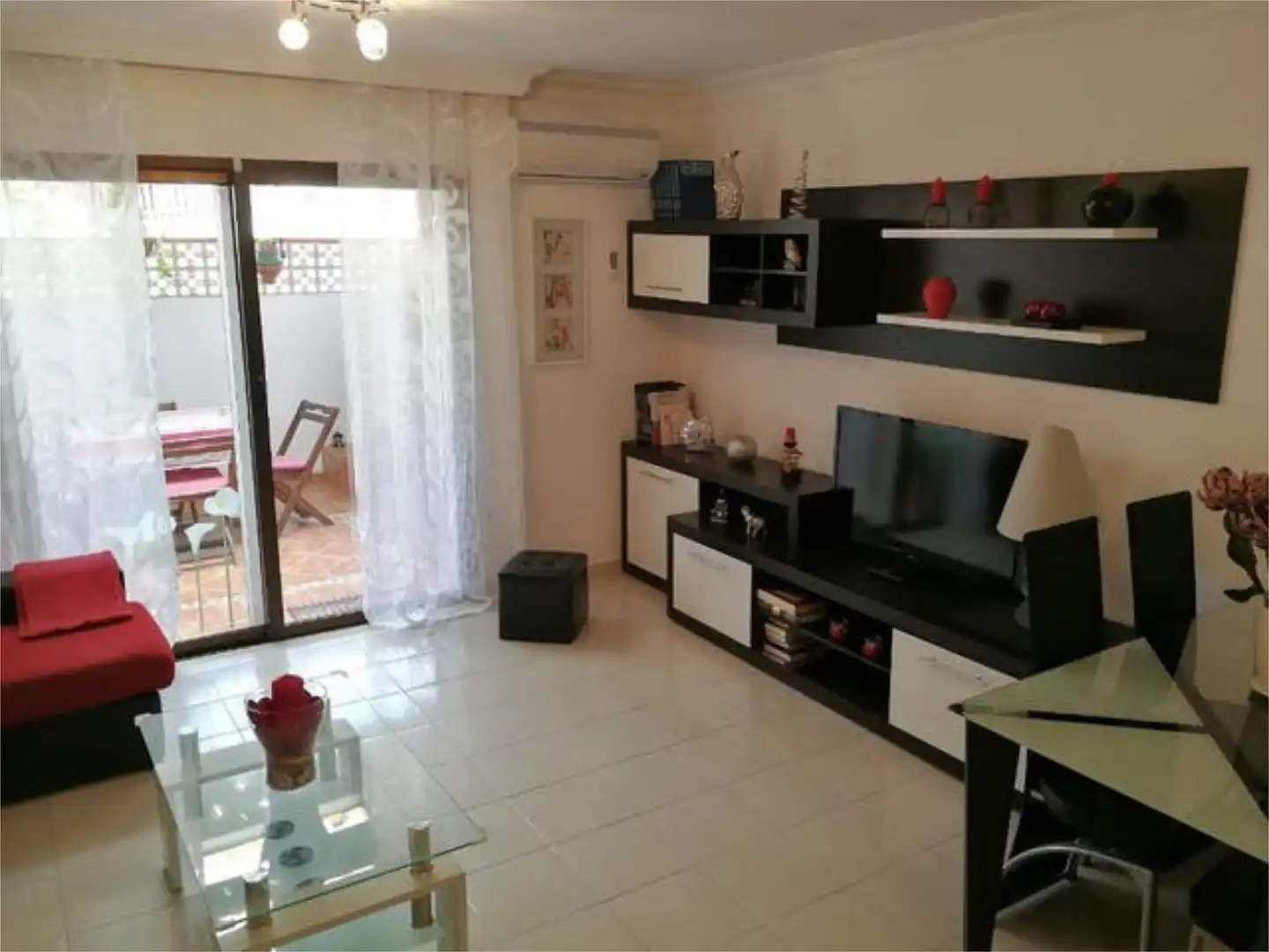 Casa adosada en venta en Los Abrigos Sala de estar de Casa adosada en venta en Granadilla de Abona con Jardín privado, Terraza y Piscina