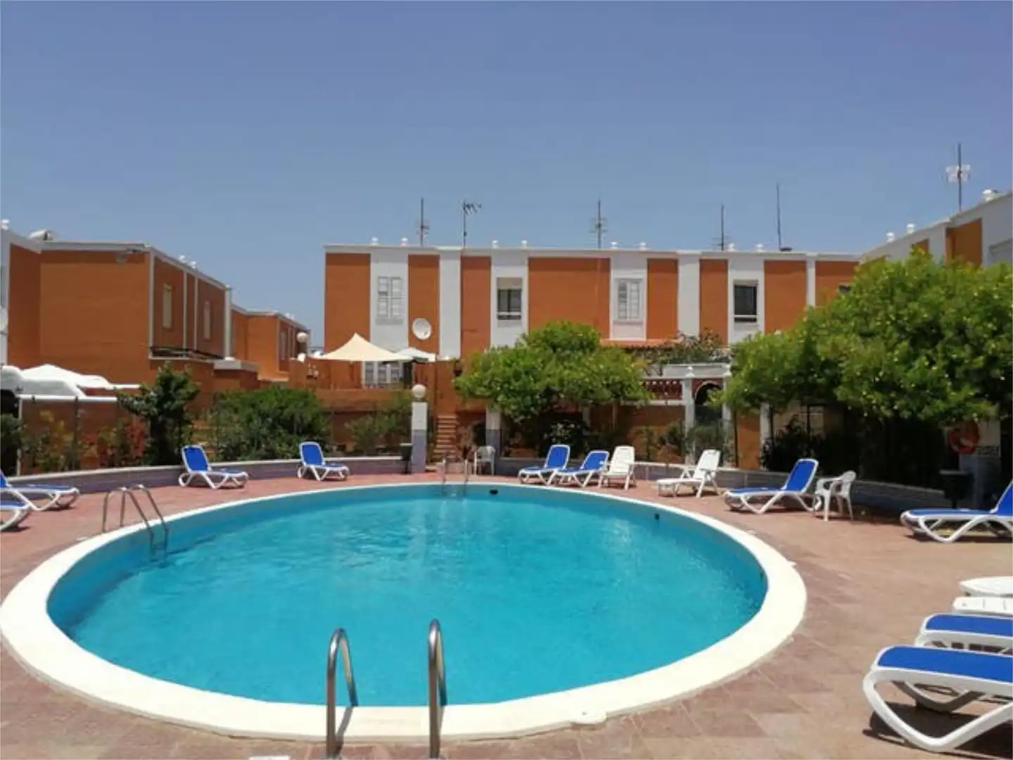 Casa adosada en venta en Los Abrigos Piscina de Casa adosada en venta en Granadilla de Abona con Jardín privado, Terraza y Piscina