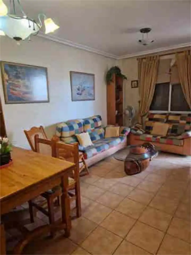 Apartamento de alquiler en Aguas Nuevas Sala de estar de Apartamento de alquiler en Torrevieja con Calefacción, Jardín privado y Terraza