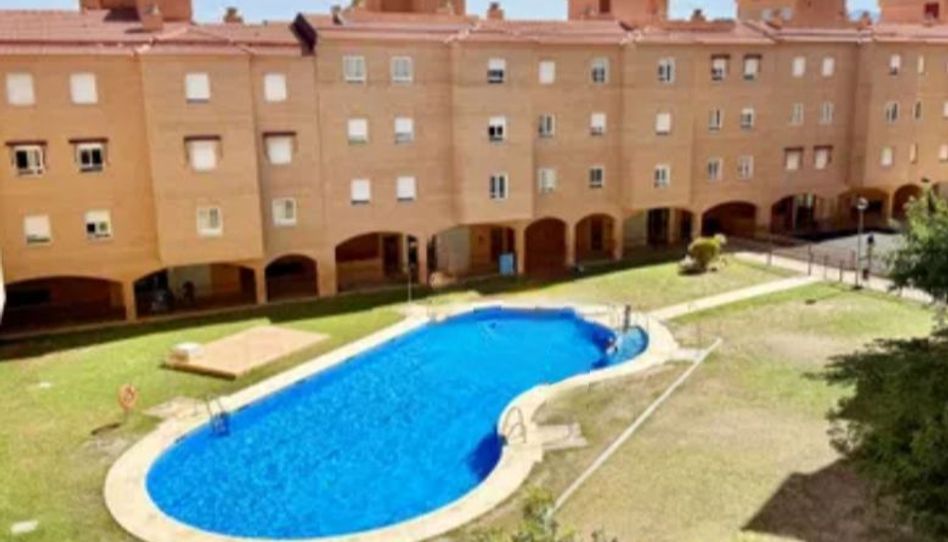 Piso en venta en Calle Juanito Valderrama, 4, Santa Isabel, Jaén Capital - imagen 1 Foto 1 de Piso en venta en Calle Juanito Valderrama, 4, Santa Isabel, Jaén Capital