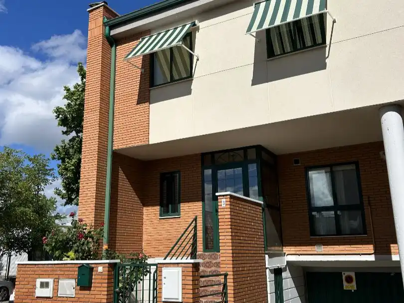Detached homes for sale in Parque Alameda - Paula López Exterior view of Detached homes for sale in Valladolid with Heating, Private garden and Parquet flooring