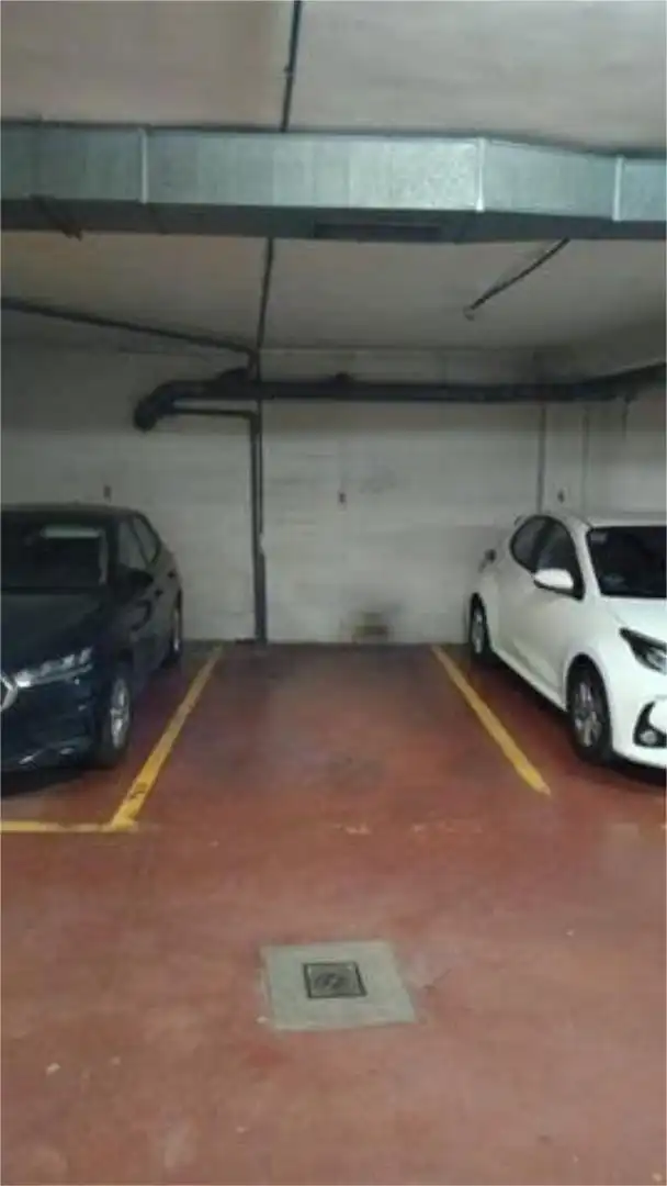 Parking of Garage for rent in Pinto