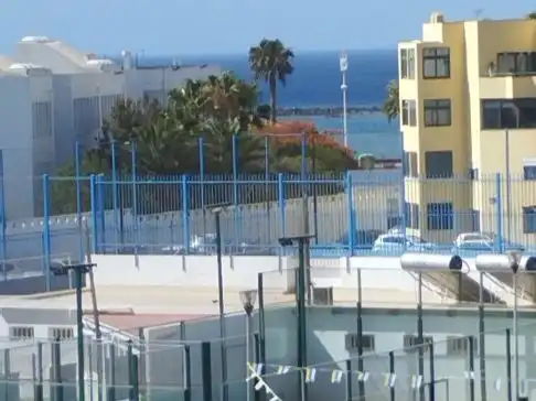Piscina de Pis de lloguer en Arrecife amb Terrassa, Moblat i Aparcament comunitari
