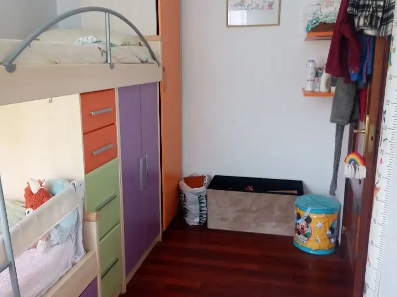 Casa adosada en venda a Barrio Cumbrales, Polanco Dormitori de Casa adosada en venda en Polanco amb Calefacció, Jardí privat i Piscina