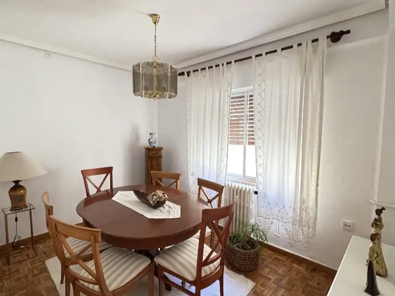 Piso en venta en Calle Fray Luis de Granada, 7, Carmelitas Comedor de Piso en venta en Salamanca Capital con Balcón