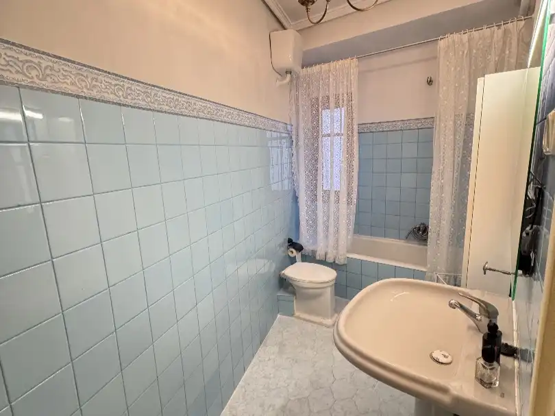Piso en venta en Calle Fray Luis de Granada, 7, Carmelitas Baño de Piso en venta en Salamanca Capital con Balcón