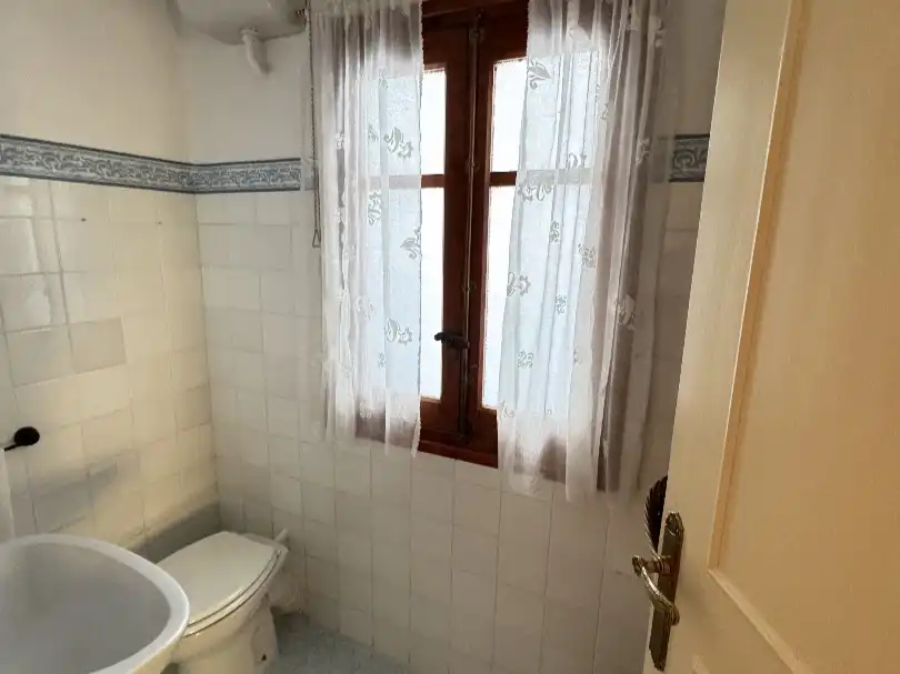Piso en venta en Calle Fray Luis de Granada, 7, Carmelitas Baño de Piso en venta en Salamanca Capital con Balcón