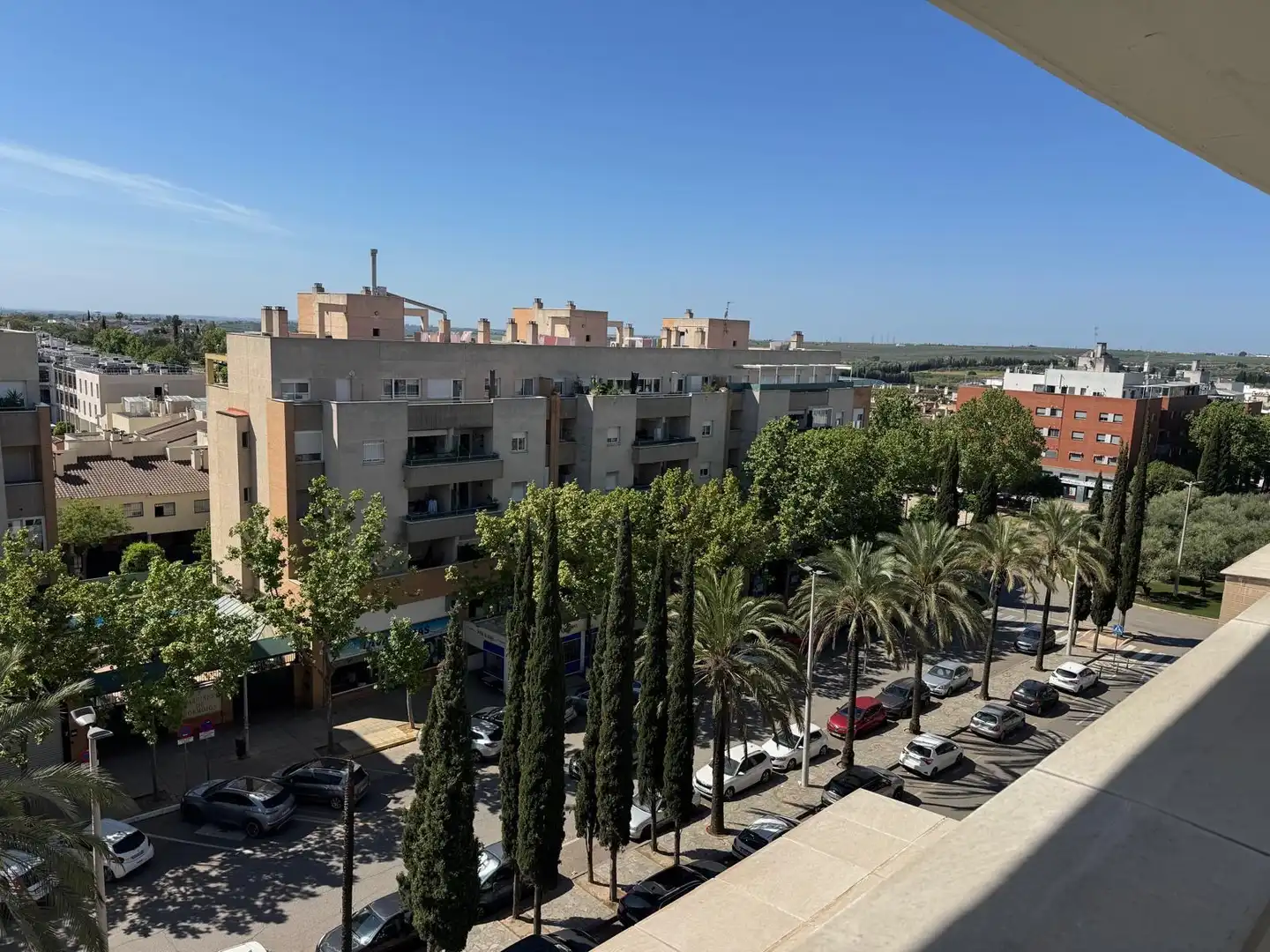 Vista exterior de Àtic en venda en Bormujos amb Aire condicionat, Terrassa i Piscina
