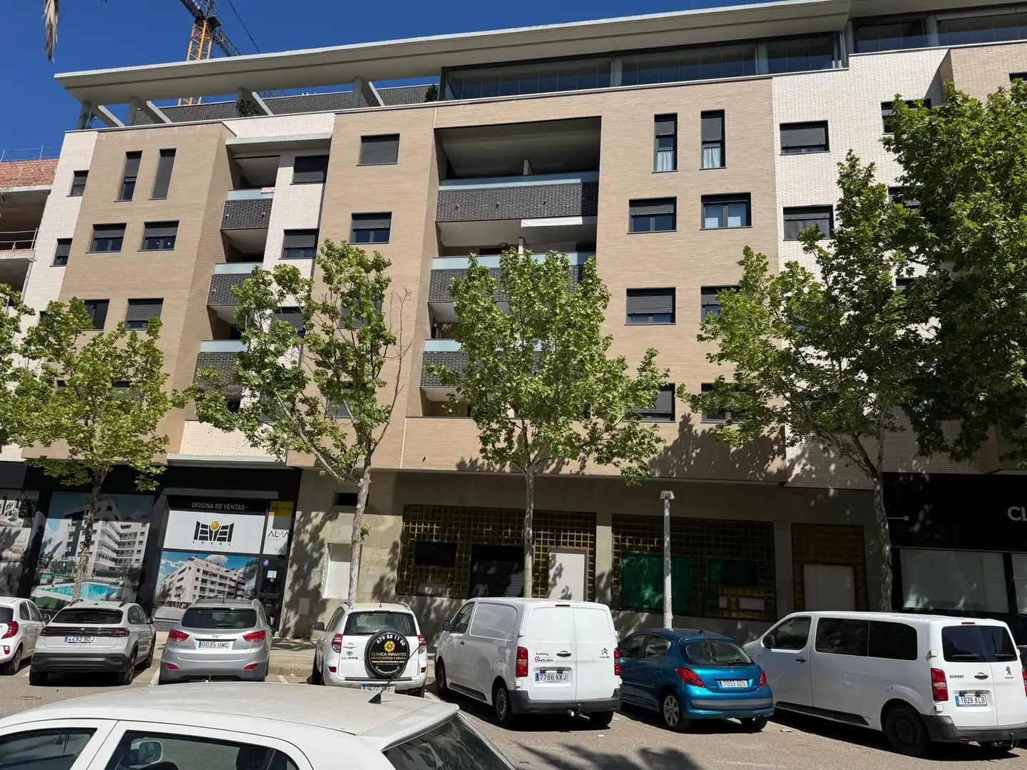 Vista exterior de Àtic en venda en Bormujos amb Aire condicionat, Terrassa i Piscina