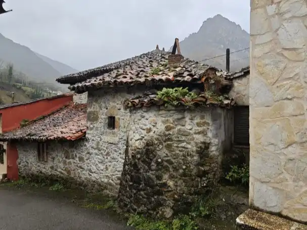 Casa adosada en venta en La Plaza, 1, Teverga