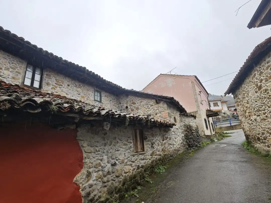 Casa adosada en venta en La Plaza, 1, Teverga