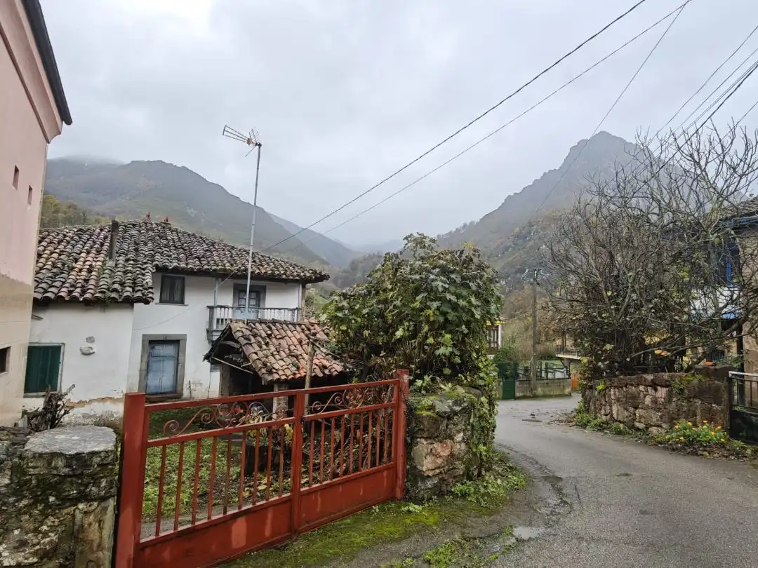 Casa adosada en venta en La Plaza, 1, Teverga