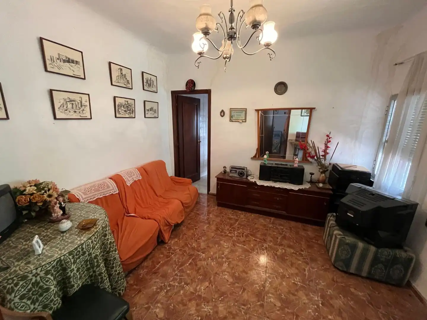 Casa adosada en venta en Plaza Cante Jondo, 1, La Zarzuela - San José - Belén Sala de estar de Casa adosada en venta en Linares con Aire acondicionado, Terraza y Trastero