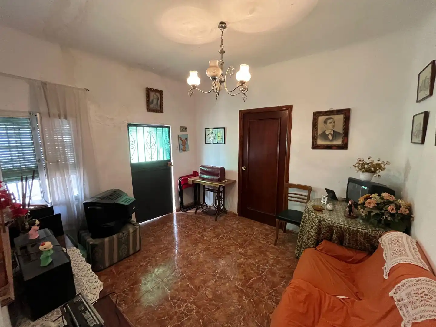 Casa adosada en venta en Plaza Cante Jondo, 1, La Zarzuela - San José - Belén Sala de estar de Casa adosada en venta en Linares con Aire acondicionado, Terraza y Trastero