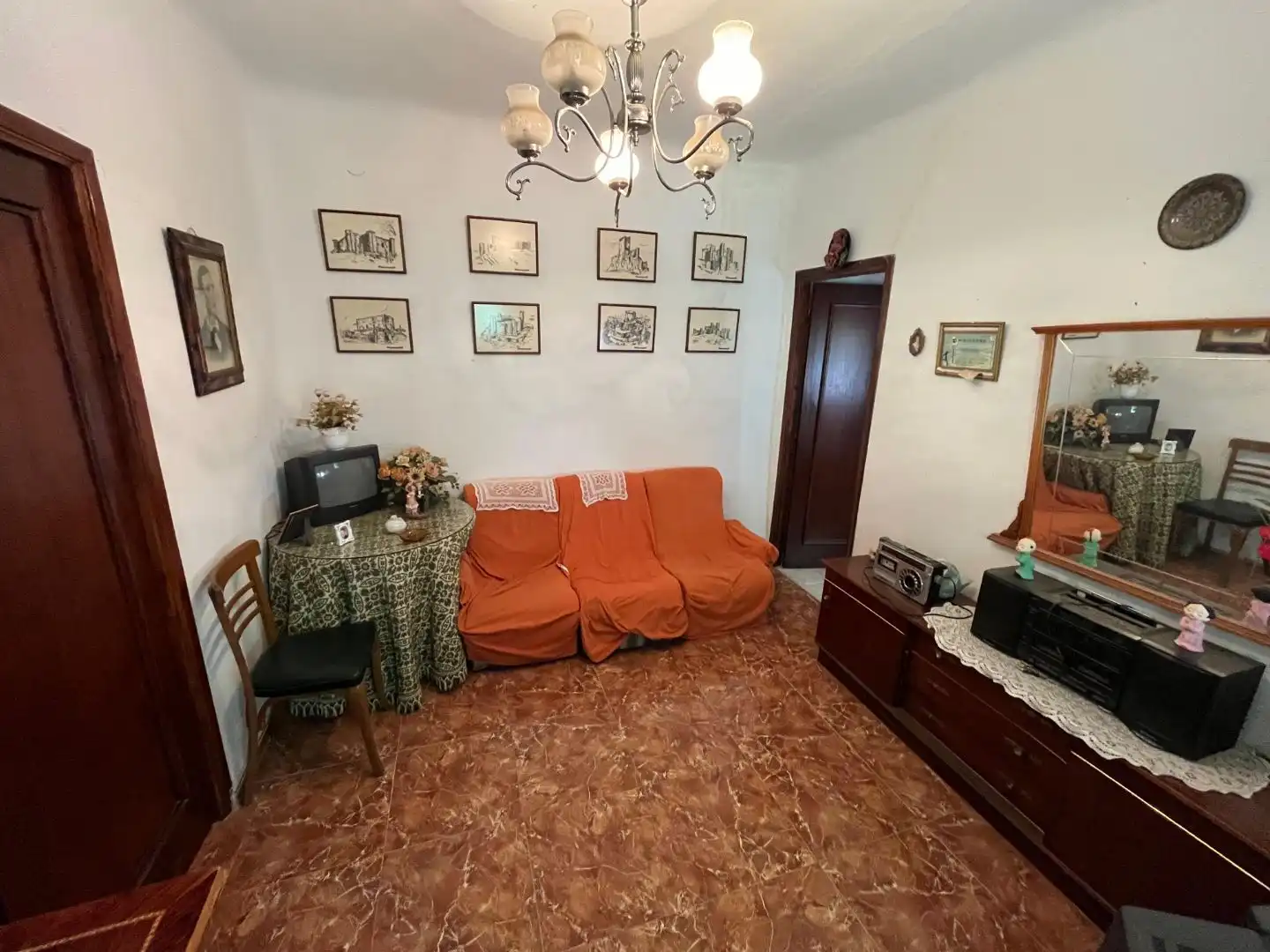 Casa adosada en venta en Plaza Cante Jondo, 1, La Zarzuela - San José - Belén Sala de estar de Casa adosada en venta en Linares con Aire acondicionado, Terraza y Trastero