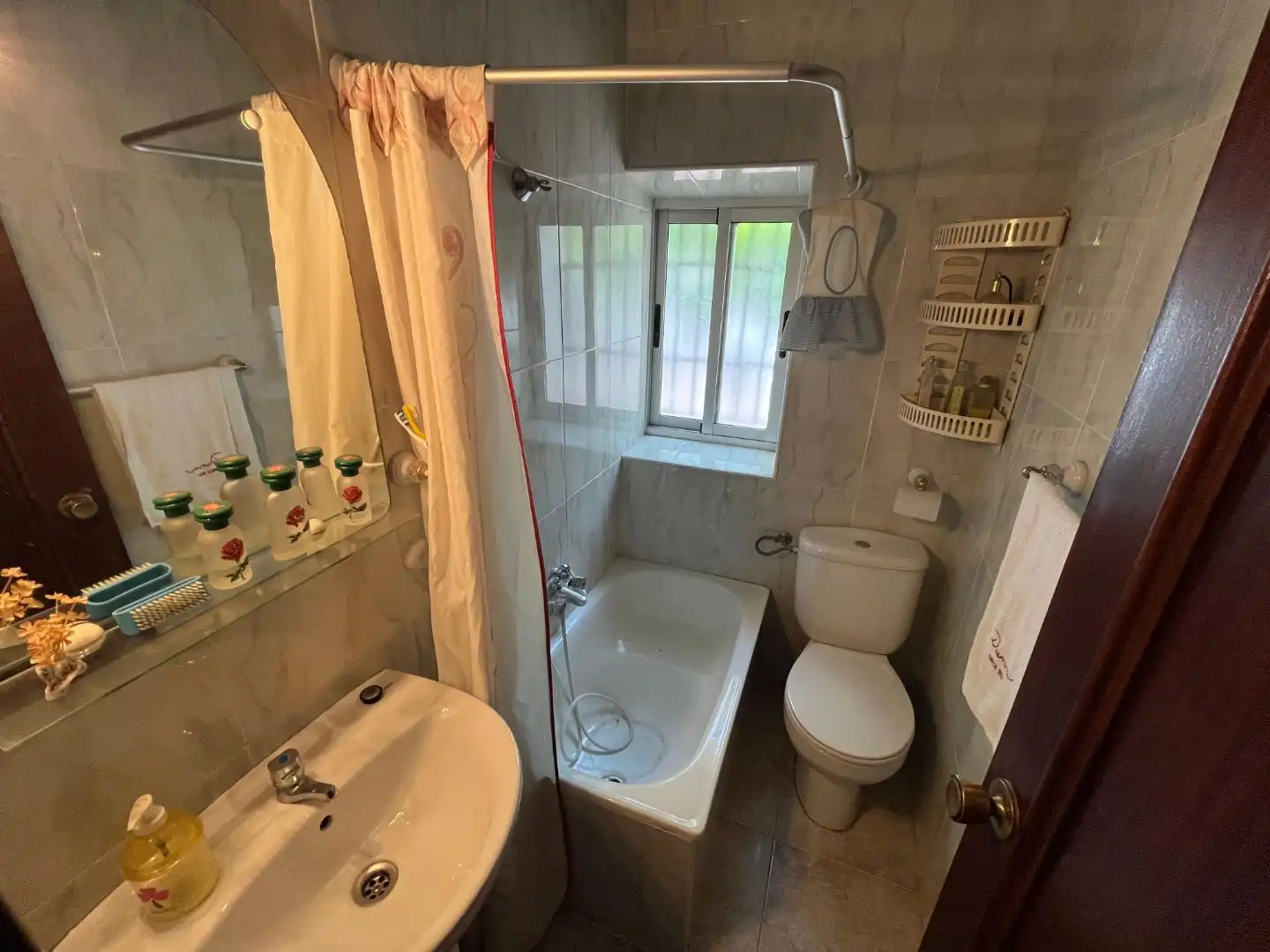 Casa adosada en venta en Plaza Cante Jondo, 1, La Zarzuela - San José - Belén Baño de Casa adosada en venta en Linares con Aire acondicionado, Terraza y Trastero