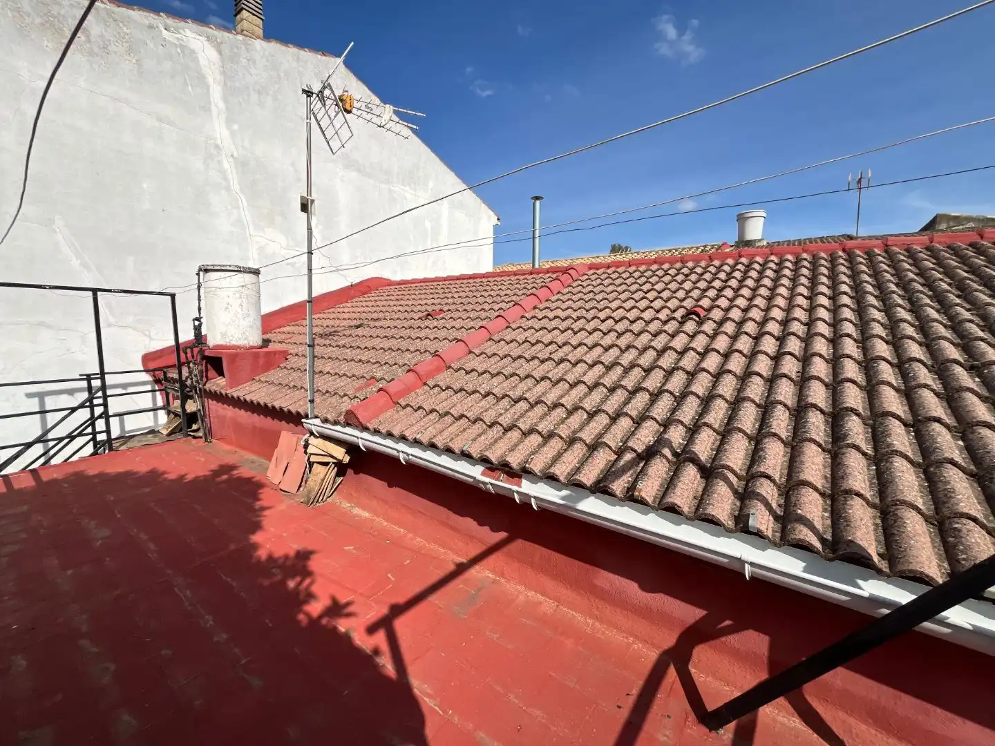 Casa adosada en venta en Plaza Cante Jondo, 1, La Zarzuela - San José - Belén Vista exterior de Casa adosada en venta en Linares con Aire acondicionado, Terraza y Trastero