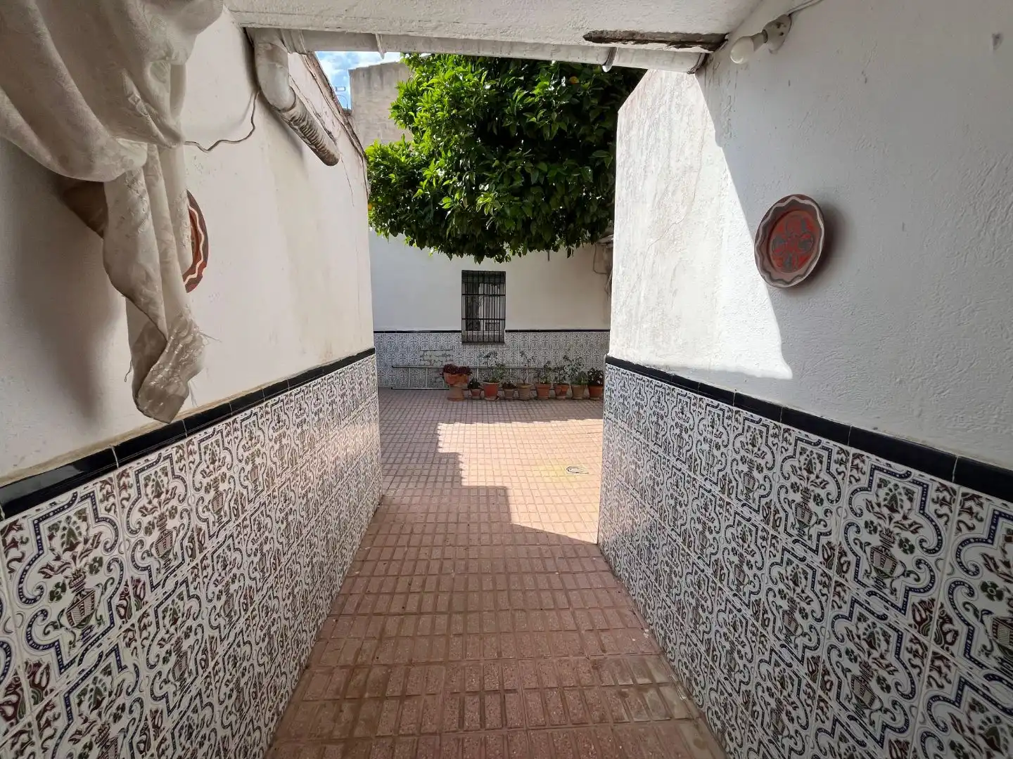 Casa adosada en venta en Plaza Cante Jondo, 1, La Zarzuela - San José - Belén Vista exterior de Casa adosada en venta en Linares con Aire acondicionado, Terraza y Trastero