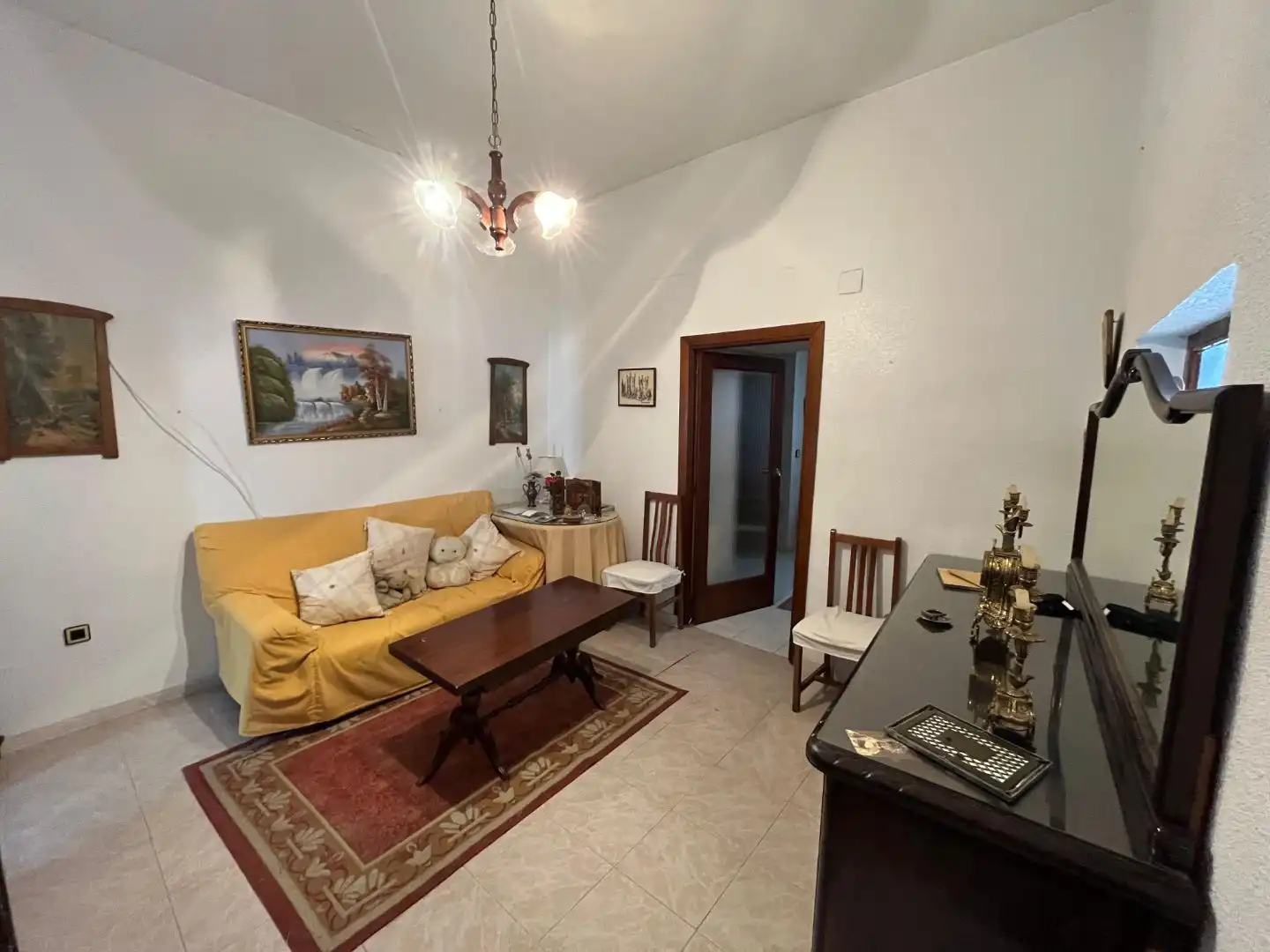 Casa adosada en venta en Plaza Cante Jondo, 1, La Zarzuela - San José - Belén Sala de estar de Casa adosada en venta en Linares con Aire acondicionado, Terraza y Trastero