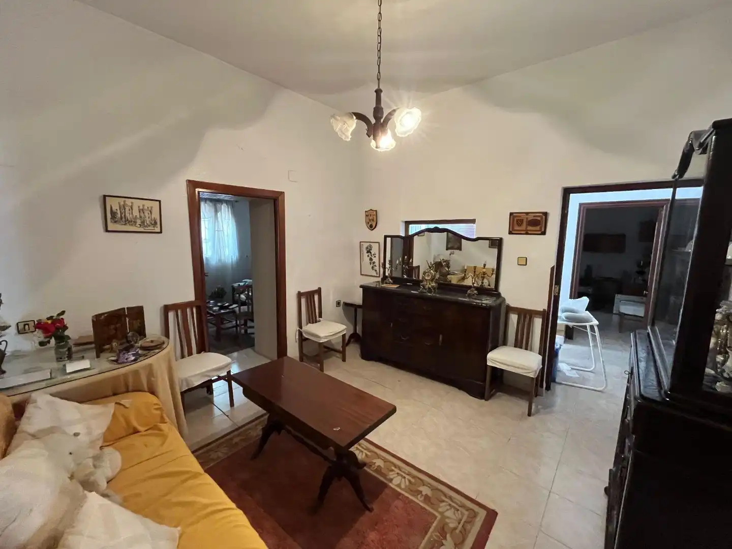 Casa adosada en venta en Plaza Cante Jondo, 1, La Zarzuela - San José - Belén Sala de estar de Casa adosada en venta en Linares con Aire acondicionado, Terraza y Trastero