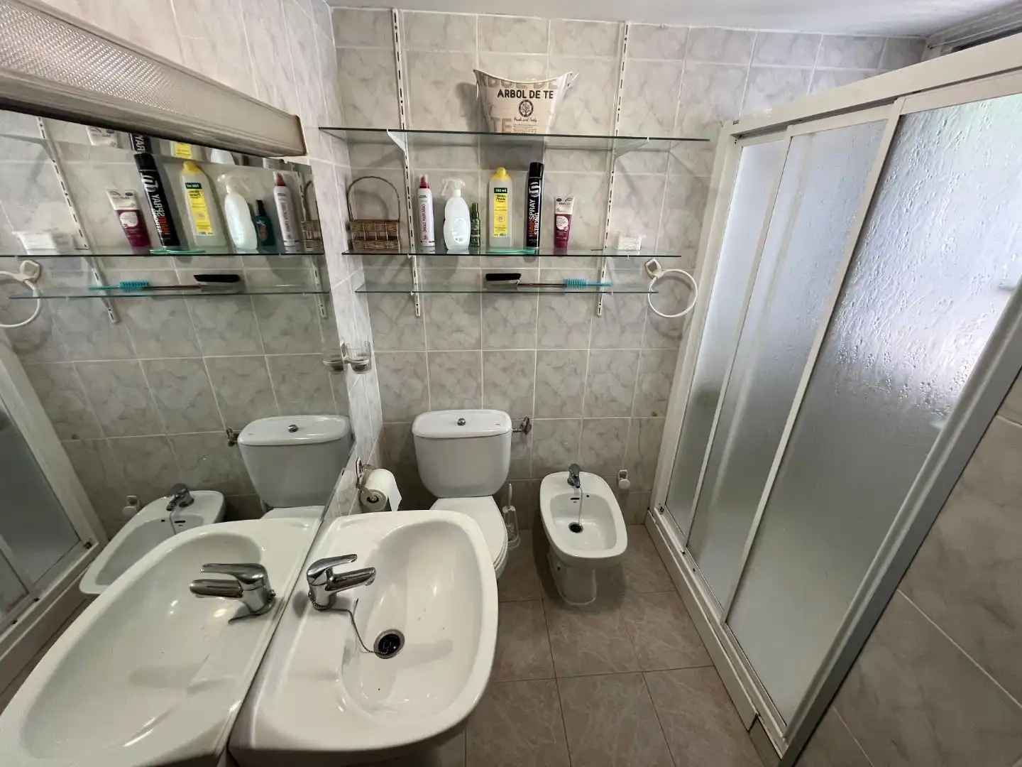 Casa adosada en venta en Plaza Cante Jondo, 1, La Zarzuela - San José - Belén Baño de Casa adosada en venta en Linares con Aire acondicionado, Terraza y Trastero