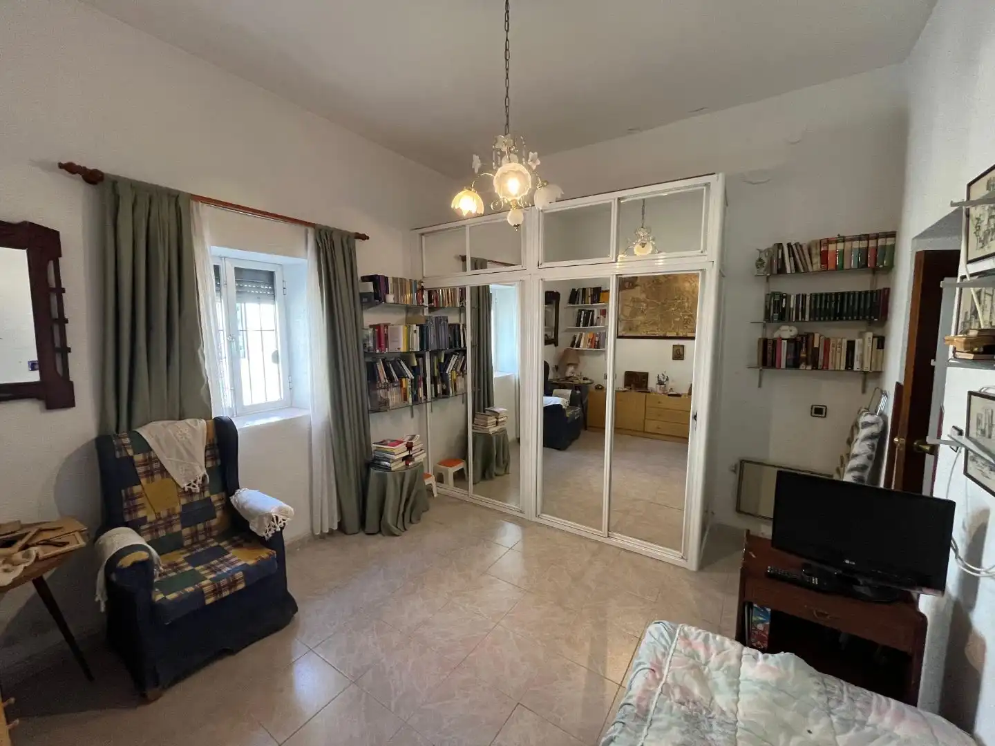 Casa adosada en venta en Plaza Cante Jondo, 1, La Zarzuela - San José - Belén Sala de estar de Casa adosada en venta en Linares con Aire acondicionado, Terraza y Trastero