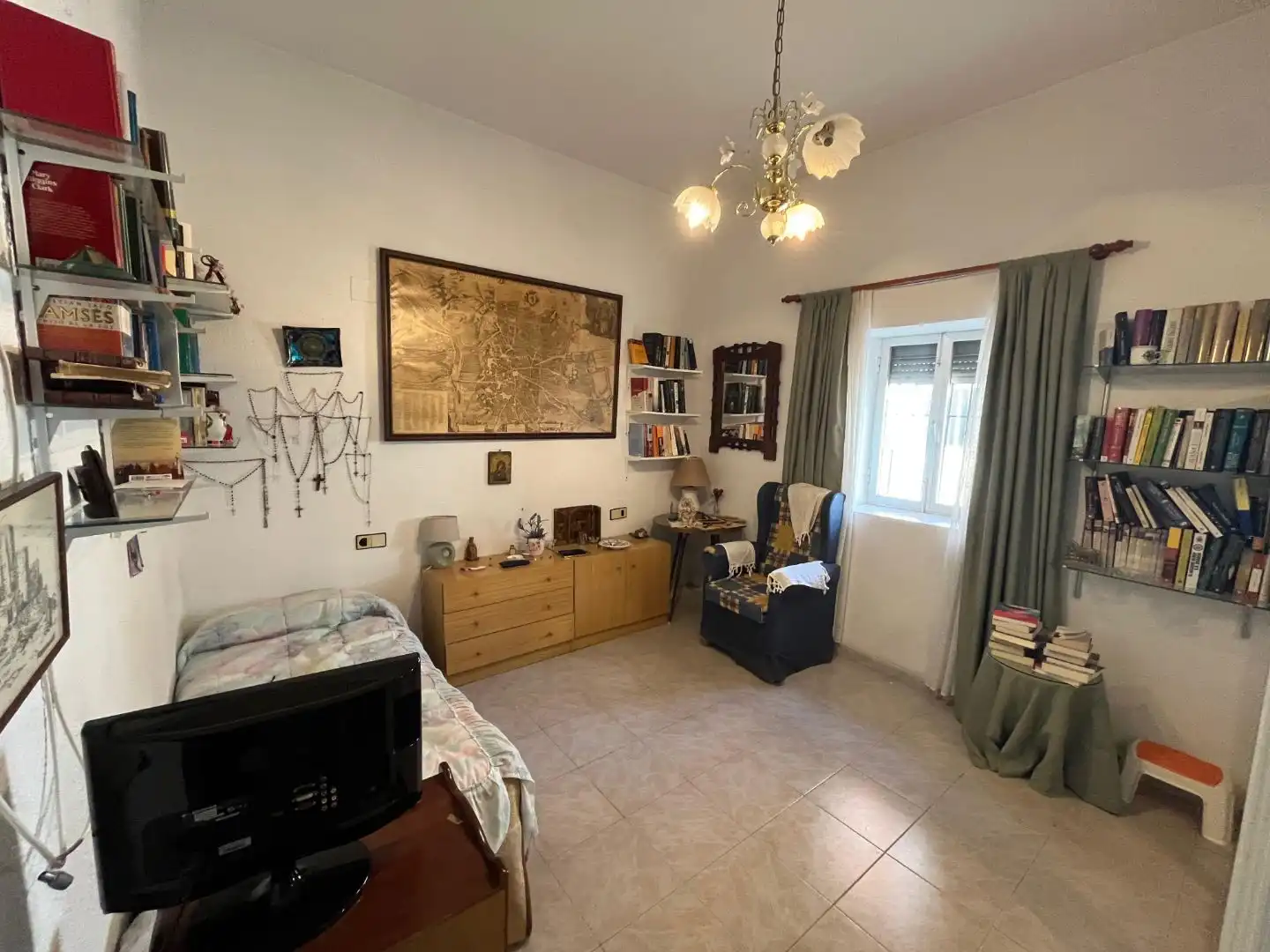 Casa adosada en venta en Plaza Cante Jondo, 1, La Zarzuela - San José - Belén Habitación de Casa adosada en venta en Linares con Aire acondicionado, Terraza y Trastero