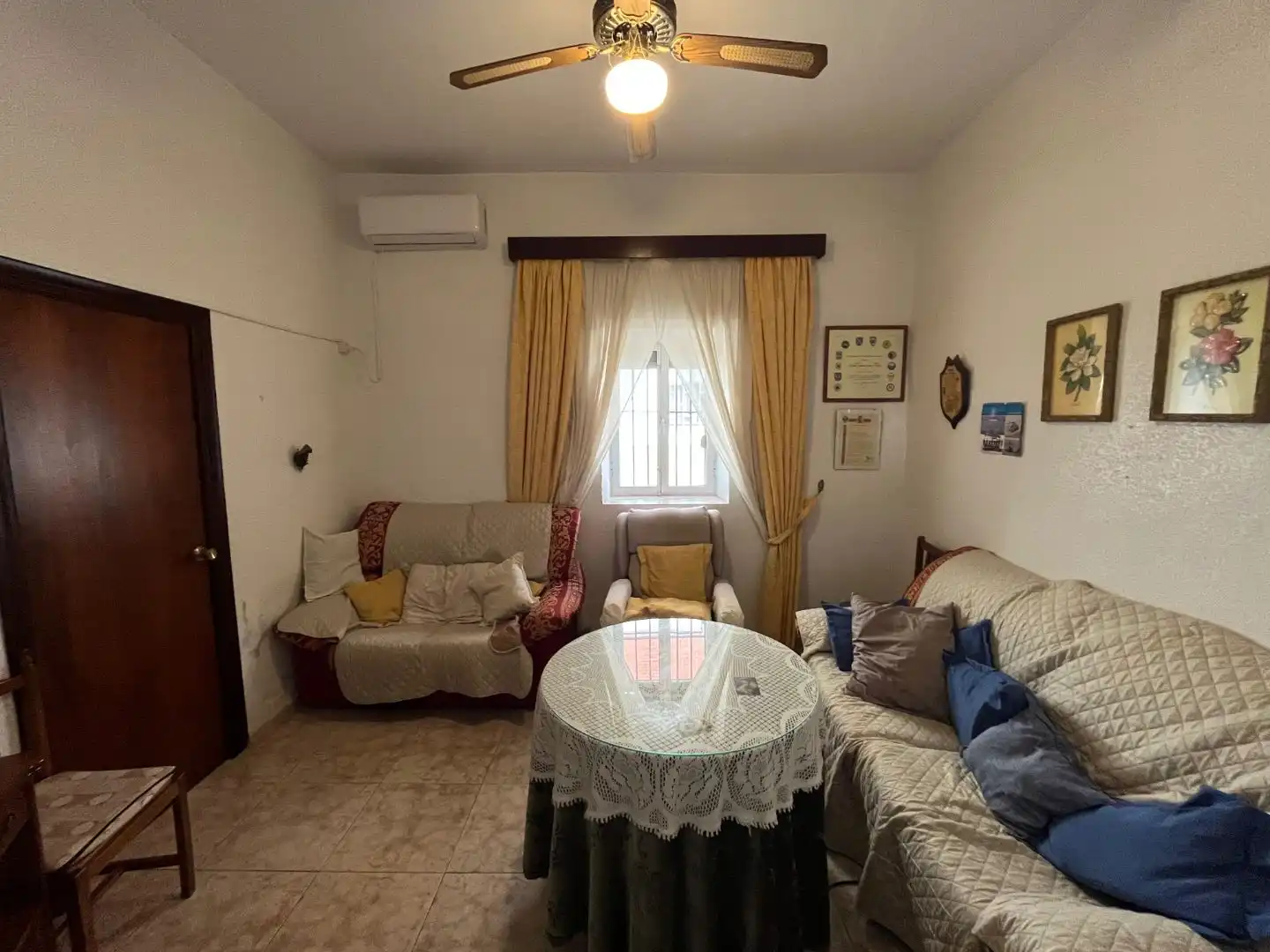 Casa adosada en venta en Plaza Cante Jondo, 1, La Zarzuela - San José - Belén Sala de estar de Casa adosada en venta en Linares con Aire acondicionado, Terraza y Trastero
