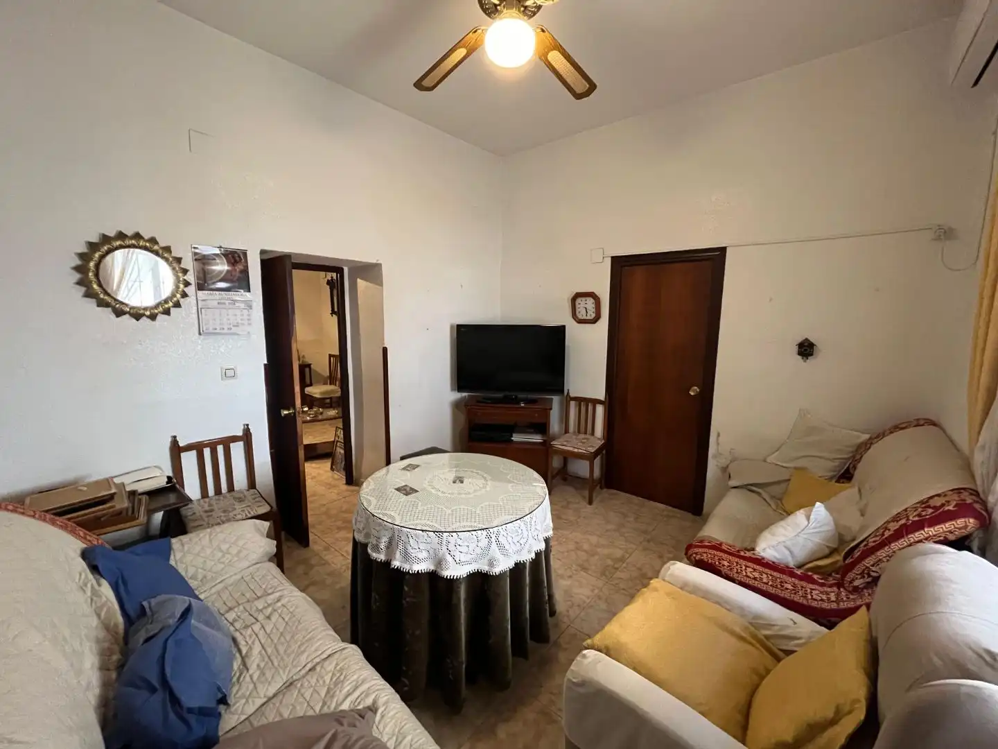 Casa adosada en venta en Plaza Cante Jondo, 1, La Zarzuela - San José - Belén Sala de estar de Casa adosada en venta en Linares con Aire acondicionado, Terraza y Trastero