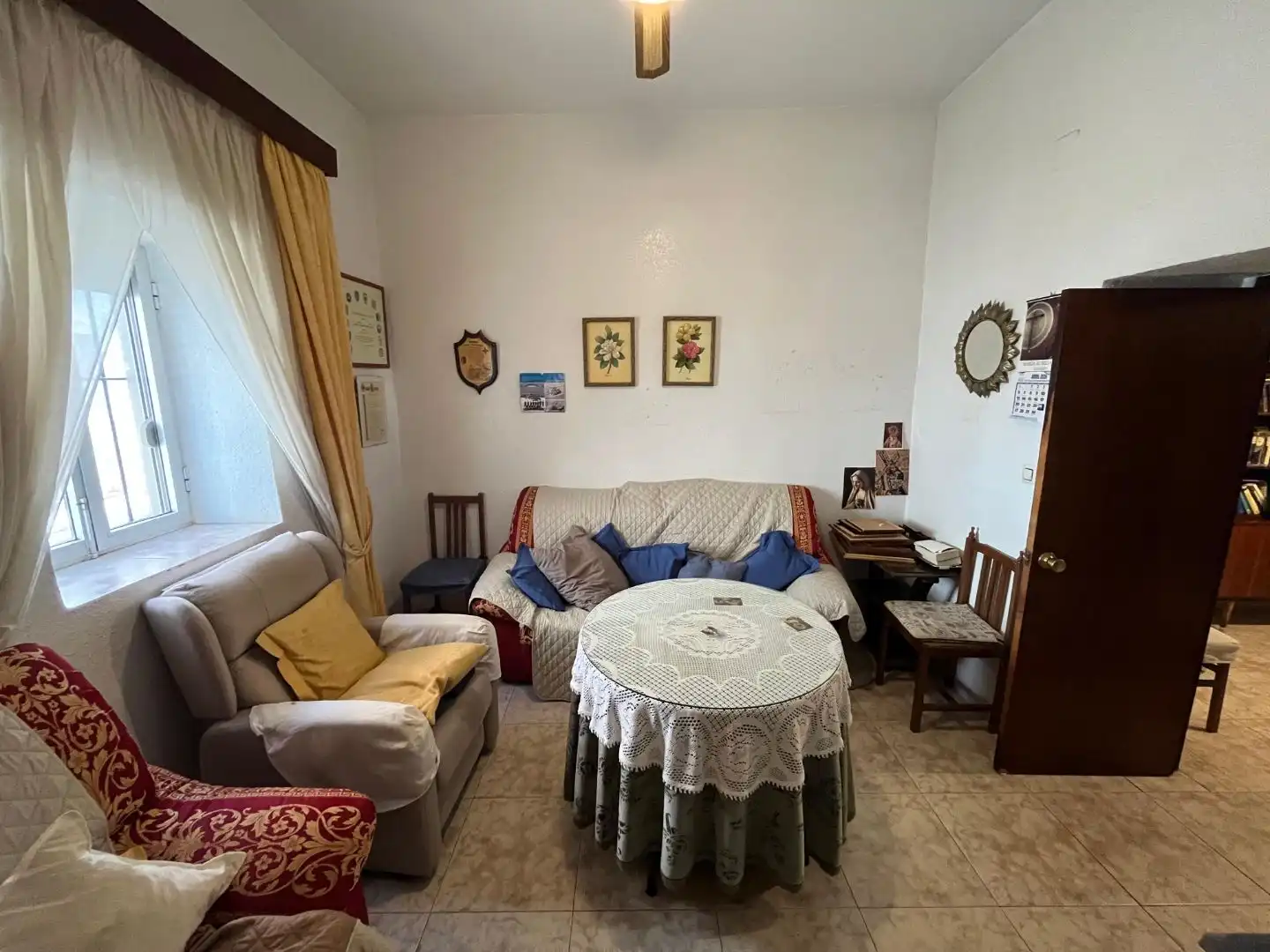 Casa adosada en venta en Plaza Cante Jondo, 1, La Zarzuela - San José - Belén Sala de estar de Casa adosada en venta en Linares con Aire acondicionado, Terraza y Trastero