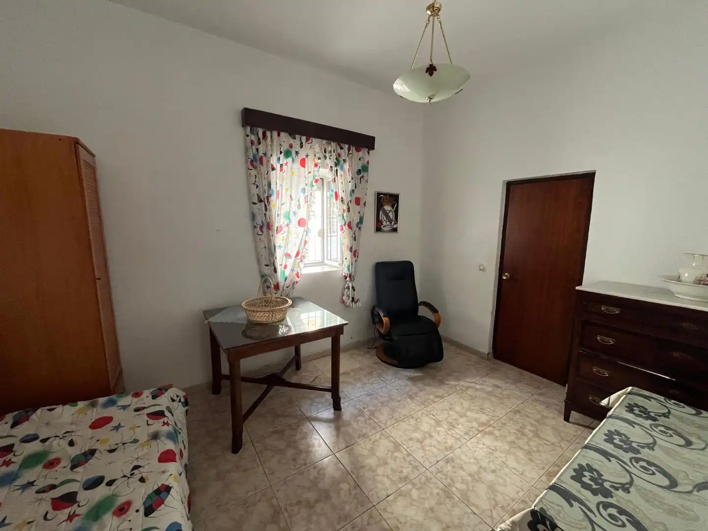 Casa adosada en venta en Plaza Cante Jondo, 1, La Zarzuela - San José - Belén Sala de estar de Casa adosada en venta en Linares con Aire acondicionado, Terraza y Trastero