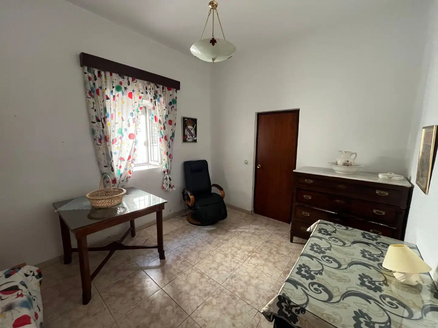 Casa adosada en venta en Plaza Cante Jondo, 1, La Zarzuela - San José - Belén Habitación de Casa adosada en venta en Linares con Aire acondicionado, Terraza y Trastero