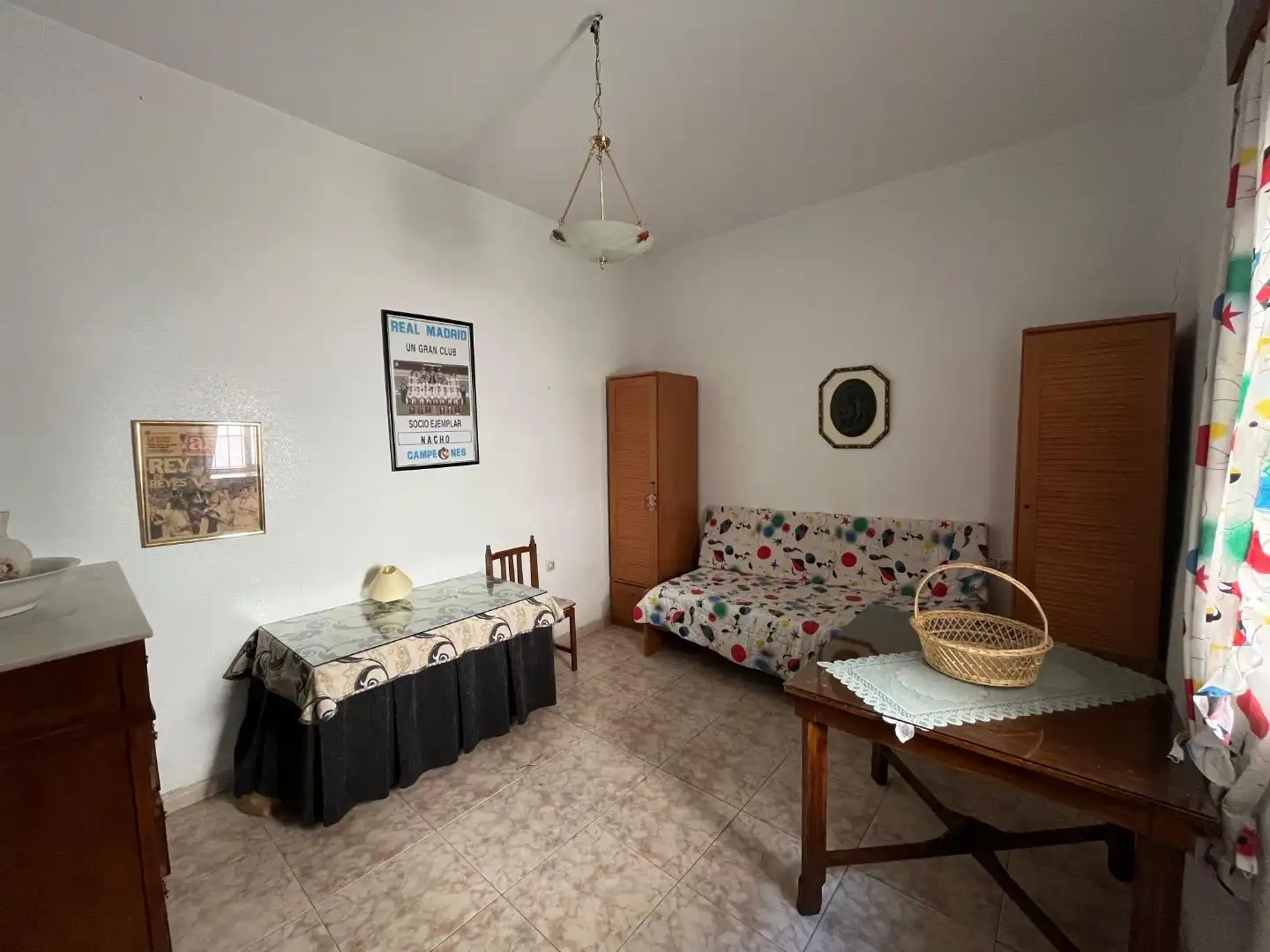 Casa adosada en venta en Plaza Cante Jondo, 1, La Zarzuela - San José - Belén Sala de estar de Casa adosada en venta en Linares con Aire acondicionado, Terraza y Trastero