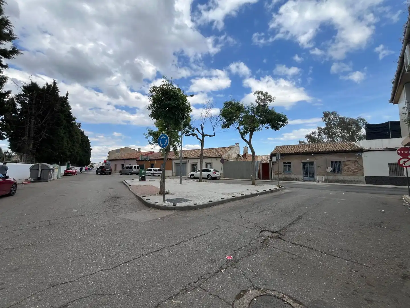 Casa adosada en venta en Plaza Cante Jondo, 1, La Zarzuela - San José - Belén Vista exterior de Casa adosada en venta en Linares con Aire acondicionado, Terraza y Trastero