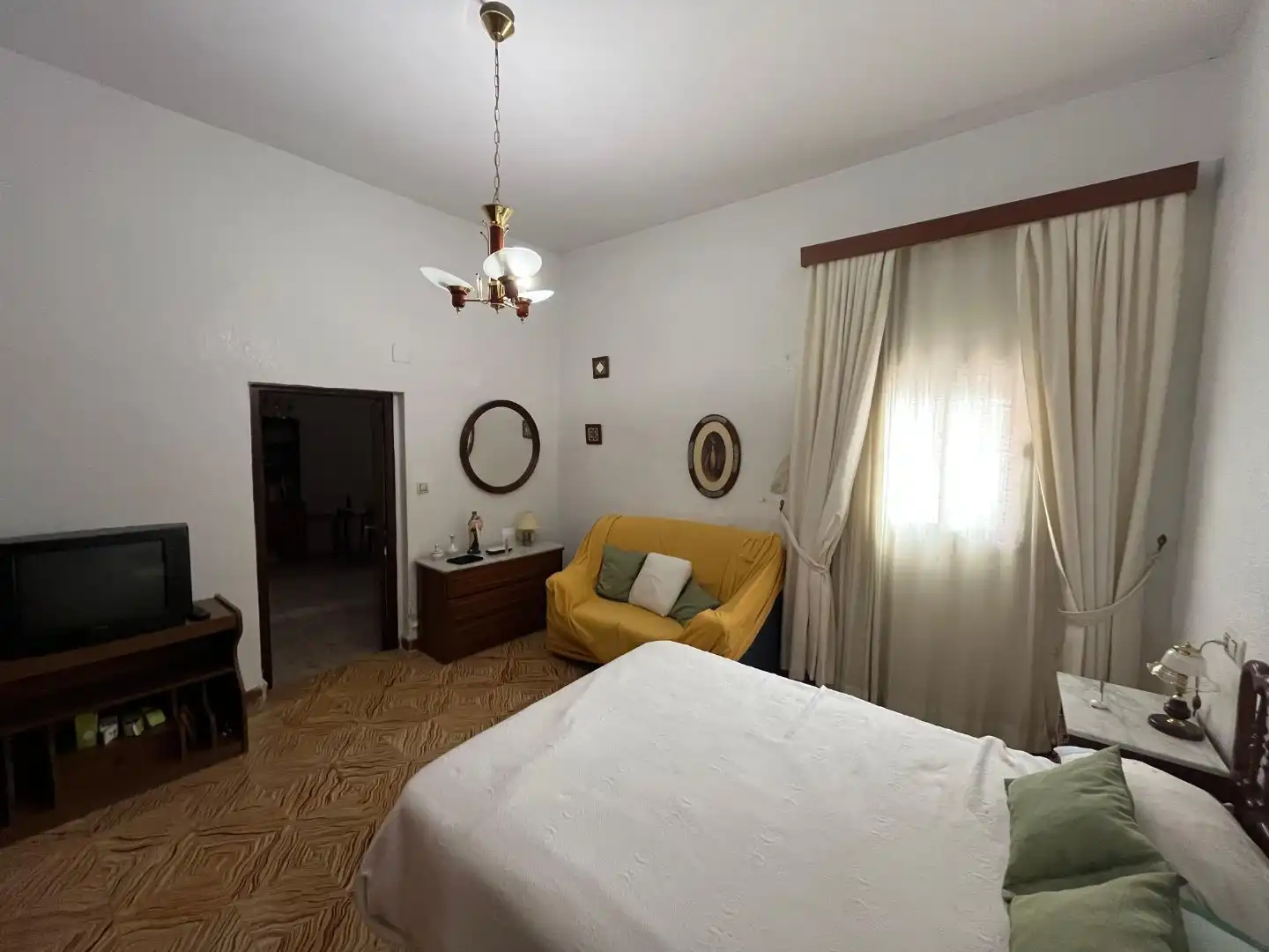 Casa adosada en venta en Plaza Cante Jondo, 1, La Zarzuela - San José - Belén Habitación de Casa adosada en venta en Linares con Aire acondicionado, Terraza y Trastero