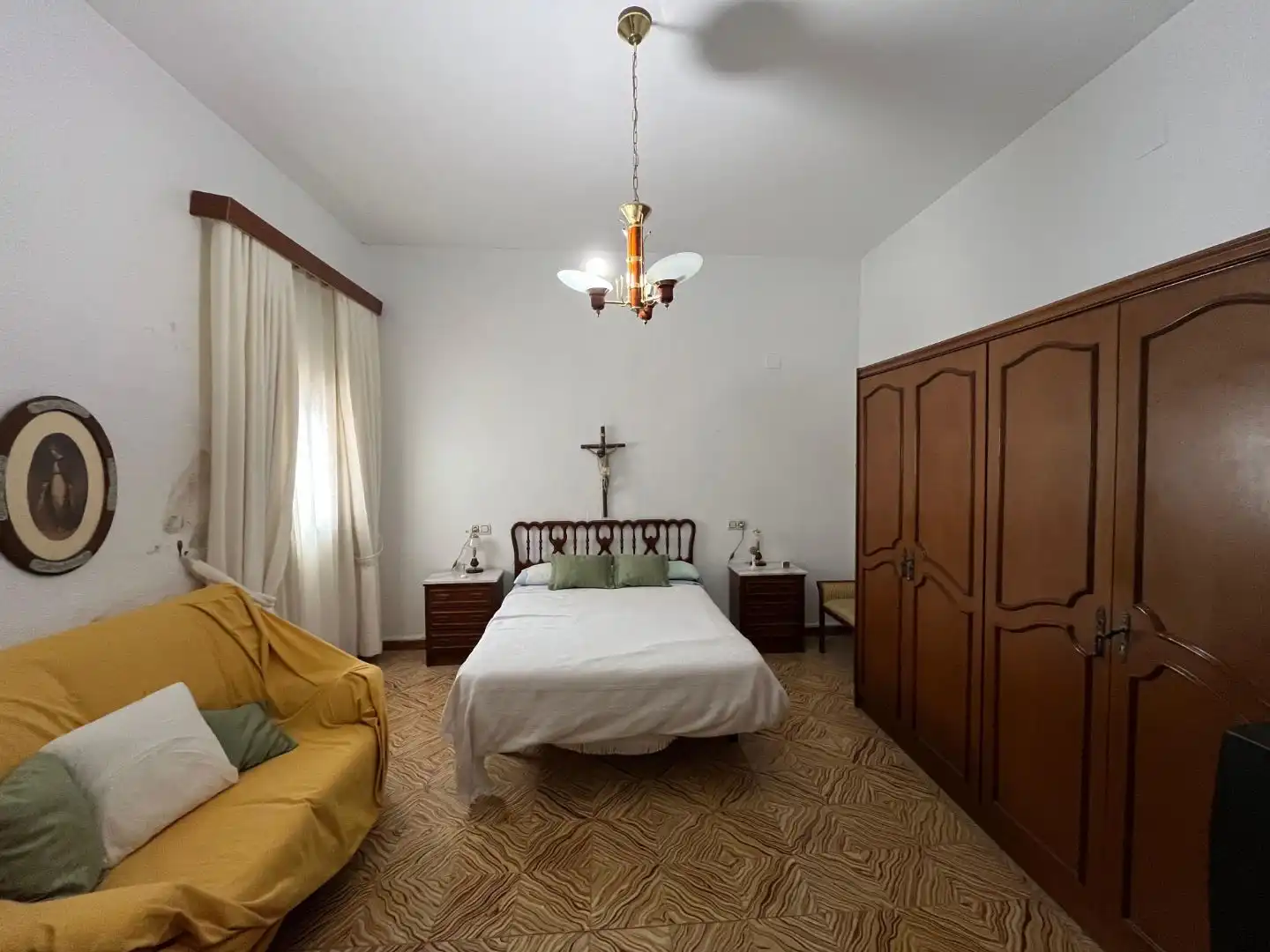 Casa adosada en venta en Plaza Cante Jondo, 1, La Zarzuela - San José - Belén Habitación de Casa adosada en venta en Linares con Aire acondicionado, Terraza y Trastero