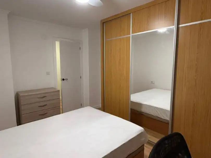 Dormitori de Pis de lloguer en Valencia amb Aire condicionat, Parquet i Moblat