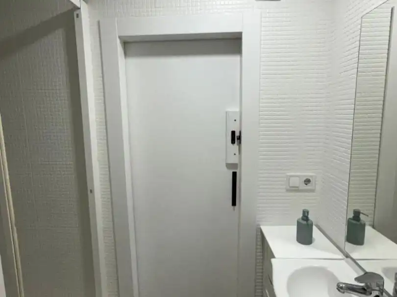 Bany de Pis de lloguer en Valencia amb Aire condicionat, Parquet i Moblat