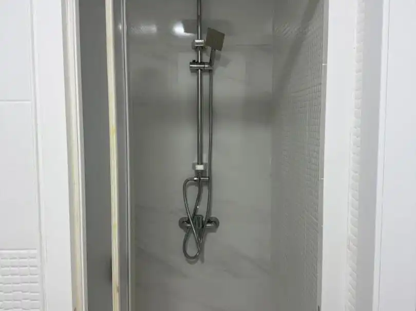 Bany de Pis de lloguer en Valencia amb Aire condicionat, Parquet i Moblat