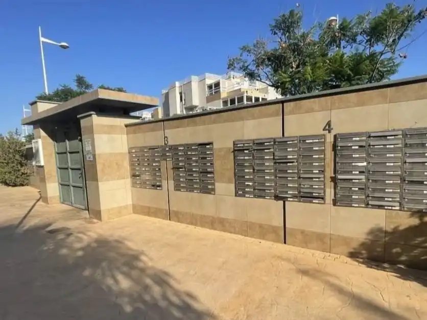 Pis en venda a Calle de Los Juegos de Atenas, 20, El Toyo Vista exterior de Pis en venda en Almería Capital amb Aire condicionat, Terrassa i Piscina