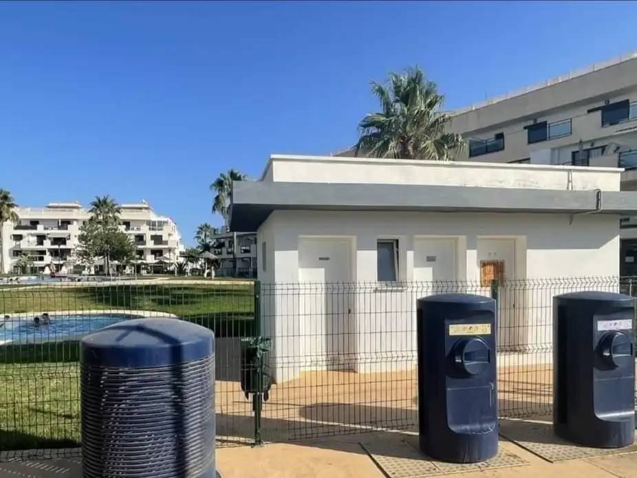 Pis en venda a Calle de Los Juegos de Atenas, 20, El Toyo Vista exterior de Pis en venda en Almería Capital amb Aire condicionat, Terrassa i Piscina
