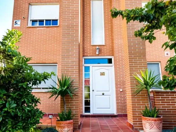 Casa o xalet en venda a Camino Cobisa, 35, Argés Vista exterior de Casa o xalet en venda en Argés amb Aire condicionat
