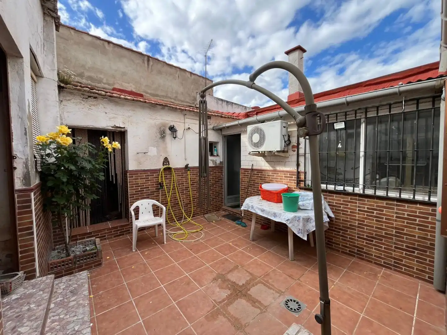 Casa adosada en venta en Calle Cuba, 5, Arrayanes Terraza de Casa adosada en venta en Linares con Aire acondicionado y Terraza