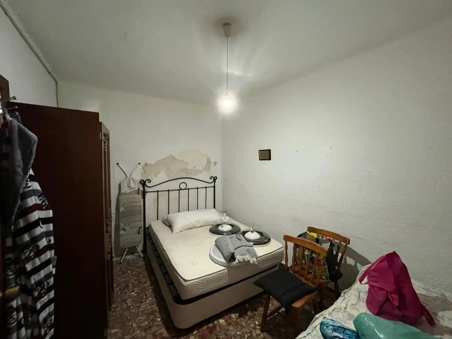 Casa adosada en venta en Calle Cuba, 5, Arrayanes Habitación de Casa adosada en venta en Linares con Aire acondicionado y Terraza