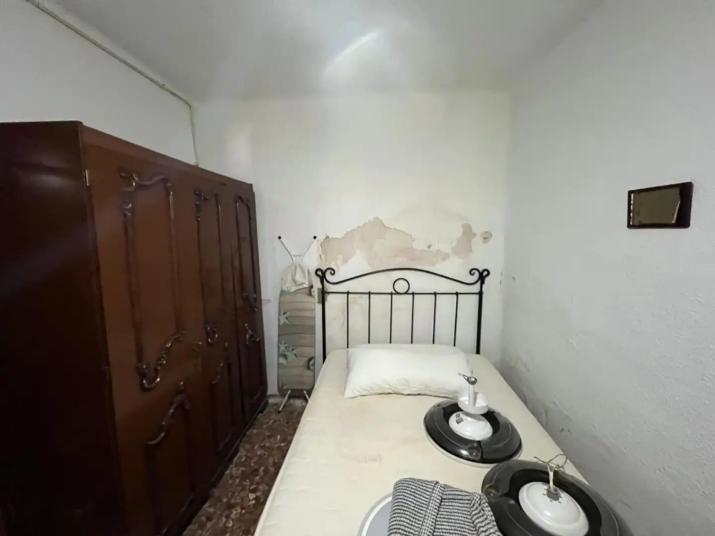 Casa adosada en venta en Calle Cuba, 5, Arrayanes Habitación de Casa adosada en venta en Linares con Aire acondicionado y Terraza