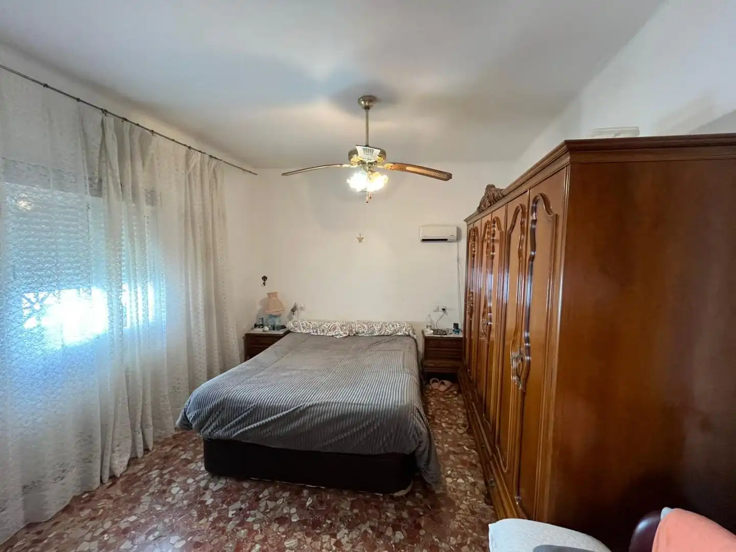 Casa adosada en venta en Calle Cuba, 5, Arrayanes Habitación de Casa adosada en venta en Linares con Aire acondicionado y Terraza