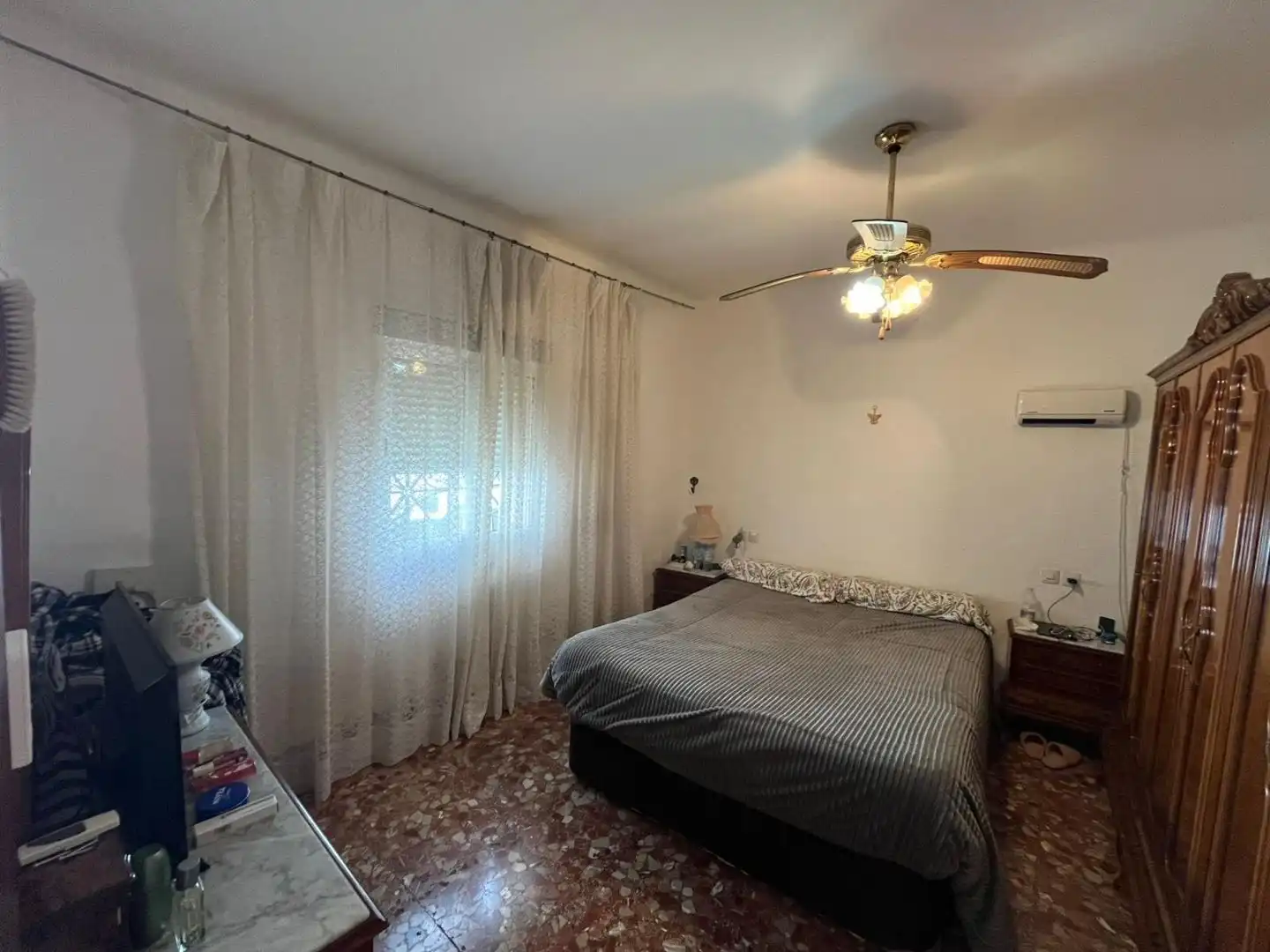 Casa adosada en venta en Calle Cuba, 5, Arrayanes Habitación de Casa adosada en venta en Linares con Aire acondicionado y Terraza