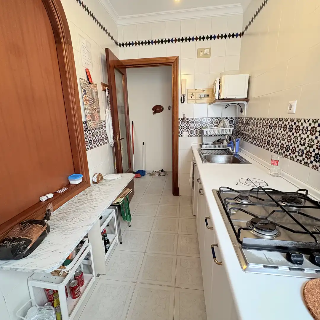 Àtic de lloguer a Calle Cisne, 65, Punta Umbría Cuina de Àtic de lloguer en Punta Umbría amb Terrassa, Moblat i Balcó