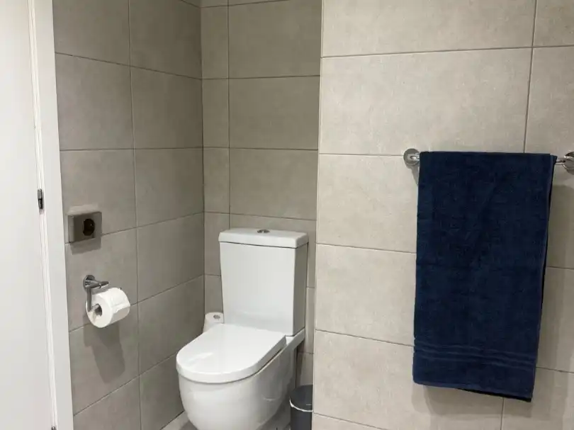 Flat for rent in Calle San Cristóbal de la Laguna, 7, Playa del Inglés Bathroom of Flat for rent in San Bartolomé de Tirajana with Air Conditioner, Terrace and Swimming Pool