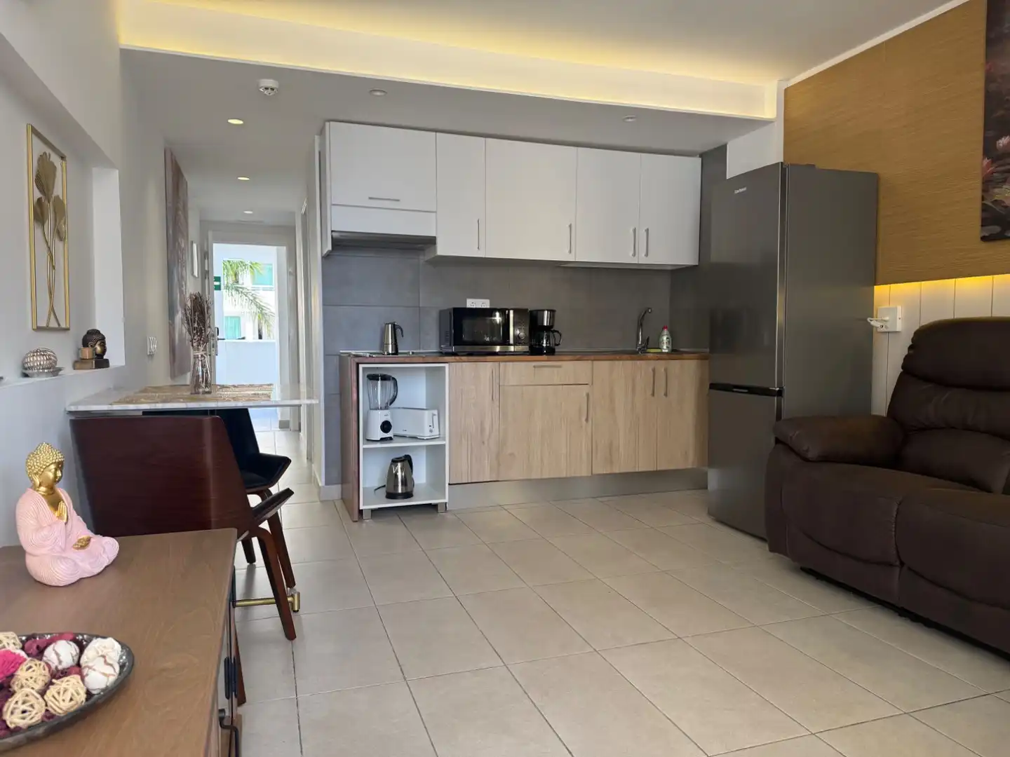 Flat for rent in Calle San Cristóbal de la Laguna, 7, Playa del Inglés Kitchen of Flat for rent in San Bartolomé de Tirajana with Air Conditioner, Terrace and Swimming Pool
